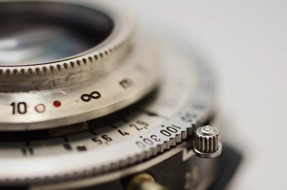 Yakın plan eski bir fotoğraf makinesi objektifi
